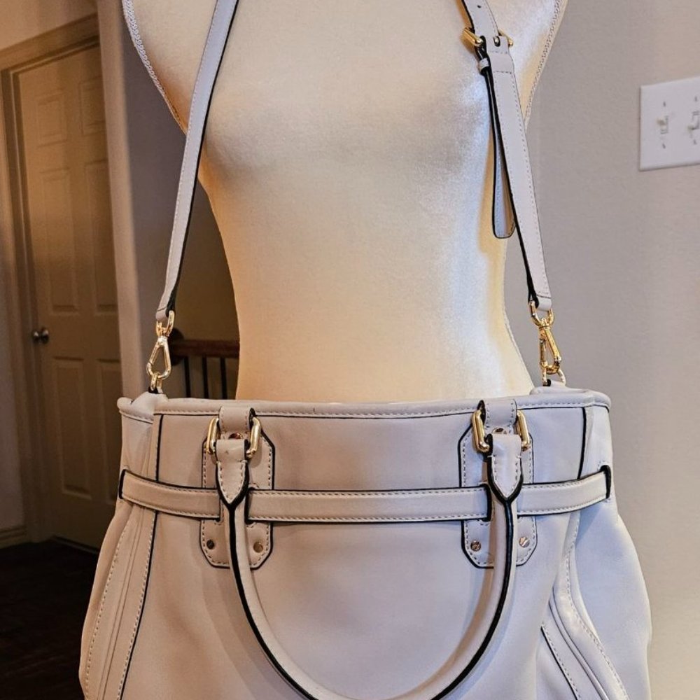 Michael Kors White Shoulder Bag with Matching Wallet